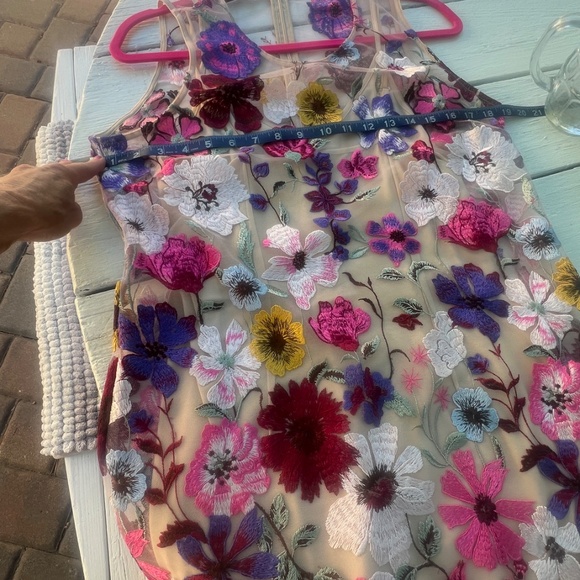 TURN HEADS IN THIS GORGEOUS FLORAL LACE SHEATH DRESS: Size 12 w/ matching jacket - Picture 6 of 6